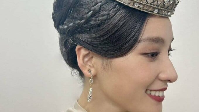 【 土屋太鳳 】 “王妃のドレス” の美しさに耽溺　「しあわせになりたかっただけなのに」役の心情にフォロワー同調「同じ気持ちで客席に」|TBS NEWS DIG