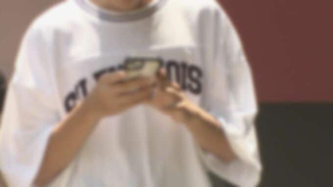 小中高生1日あたりのインターネット平均利用時間　約5時間27分　過去最長に　約3割は生成AIを利用　こども家庭庁|TBS NEWS DIG