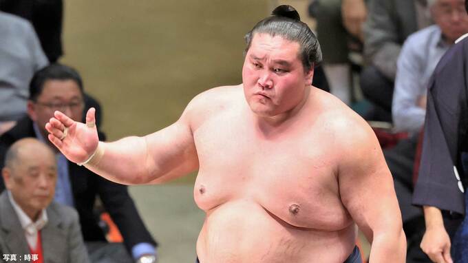 照ノ富士、中日ストレート勝ち越し！2敗で琴櫻ら3人が追う、尊富士が復帰戦白星【大相撲名古屋場所】|TBS NEWS DIG