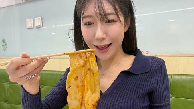 【穂川果音】 「もちもち太麺大好きです！！！」　太すぎ幅広麺の箸上げカットにフォロワー「かのんちゃんにしか目がいかない」【気象予報士】|TBS NEWS DIG