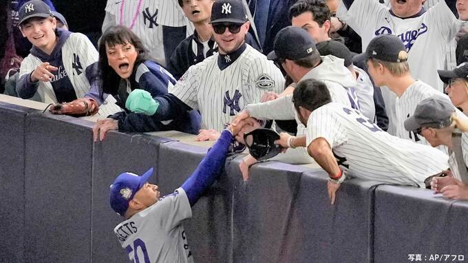 WSでヤンキースファンがまさかの暴走...ベッツが捕球したボールを奪う、ベッツも激怒→ファンは退場に|TBS NEWS DIG