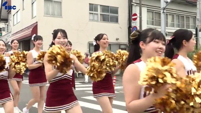 【早い者勝ち】18枚12F手作りキャンバス 特に太鼓の人の熱気が伝わってきた」 早稲田大学応援部が宮古市の商店