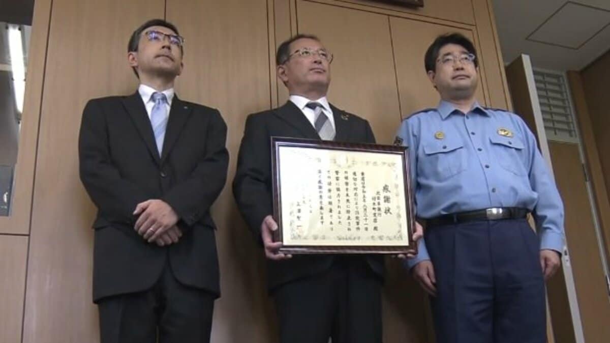 60代女性が携帯で通話しながらATM操作 銀行員が気づき詐欺被害防ぐ