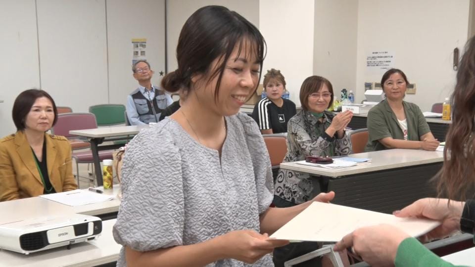 送迎や一時預かりなどの子育て支援　15人の保育サポーターが新たに誕生　うるま市