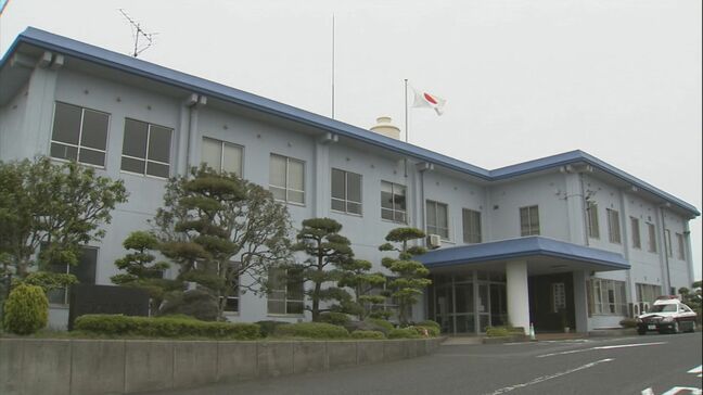 国道９号でガードパイプに衝突した軽自動車を発見…直立歩行も困難な男から酒の匂い　基準値の8倍超のアルコール検出　千葉県の無職の男逮捕　鳥取県鳥取市|TBS NEWS DIG