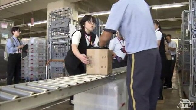 郵便局に来年2026年用の「年賀はがき」搬入 年々減っている国内の年賀はがきの発行枚数 2024年と比べると約3割少ない7億5000万枚に|TBS NEWS DIG