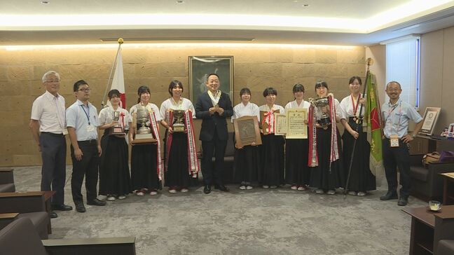 「このメンバーで全国制覇が夢だった」インターハイ弓道女子団体　宇部フロンティア大学付属香川が優勝報告|TBS NEWS DIG