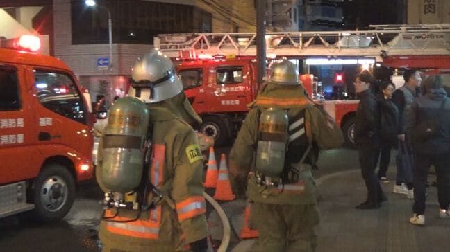 「みんな慌てた状態だった」広島市中心部の繁華街の雑居ビルで火事 見つかった遺体は店の客の男性か 広島|TBS NEWS DIG