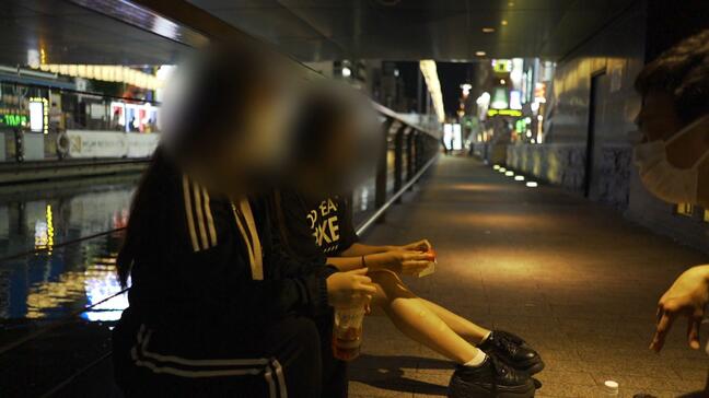 「僕たちを排除しようとする意図が丸見え」グリ下から"排除"され彷徨う若者　万博開幕前に座りこみ防止の「塀」設置　新しいたまり場の出現も...|TBS NEWS DIG