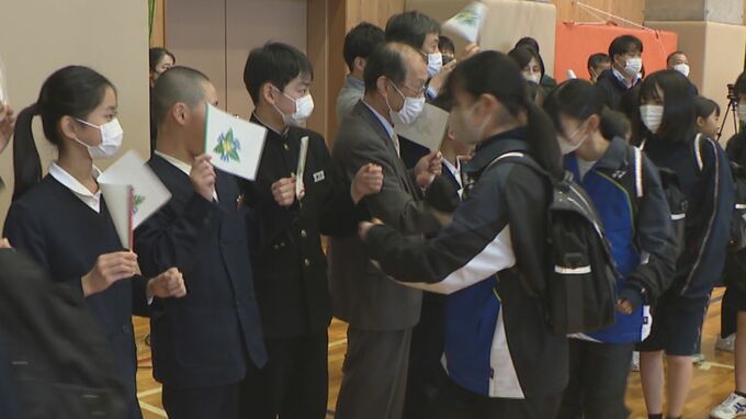互いを“合唱”で激励…集団避難終え帰郷する生徒を合唱で送り出し　|　石川県のニュース｜MRO北陸放送