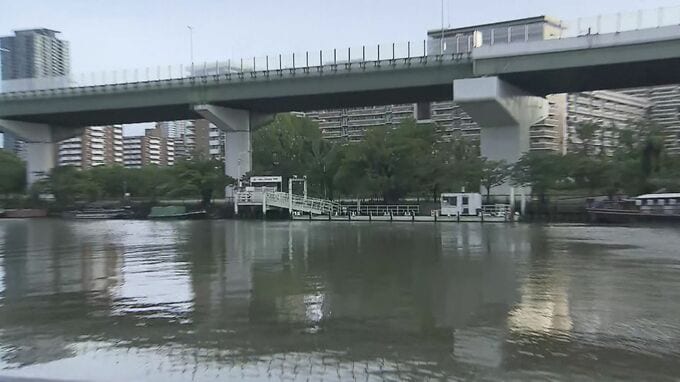 捜査員が男性に声をかけると… 川へ飛び込む→泳いで陸に→車で逃走 目撃者｢柵を跳び越えて団地の方に｣ 逮捕状執行前に　|　名古屋・愛知・岐阜・三重のニュース【CBC news】 | CBC web