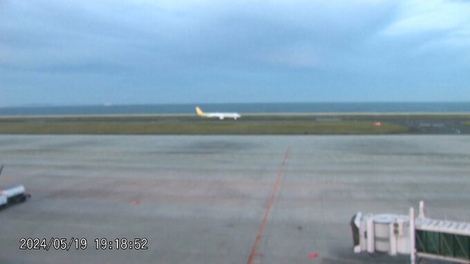 「マニラに戻るのではないかと・・・」福岡空港滑走路7分閉鎖の余波　関空にダイバート「1500円のお食事券」と「ラウンジでの夜」　|　福岡のニュース｜RKB NEWS｜RKB毎日放送