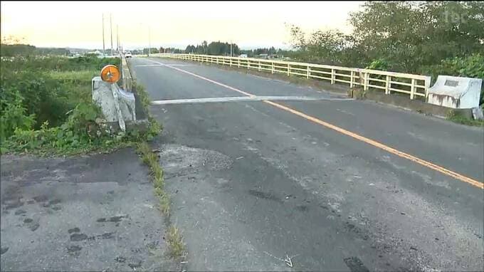 軽乗用車が橋の欄干に衝突　意識不明で搬送の86歳男性死亡　正面衝突か　宮城・色麻町|TBS NEWS DIG