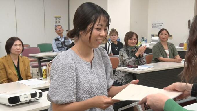 送迎や一時預かりなどの子育て支援　15人の保育サポーターが新たに誕生　うるま市|TBS NEWS DIG