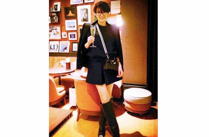 吉瀬美智子さん　「先日購入したブーツを履きたくて」「50歳前に抗ってます」　最新ショットに反響　|TBS NEWS DIG