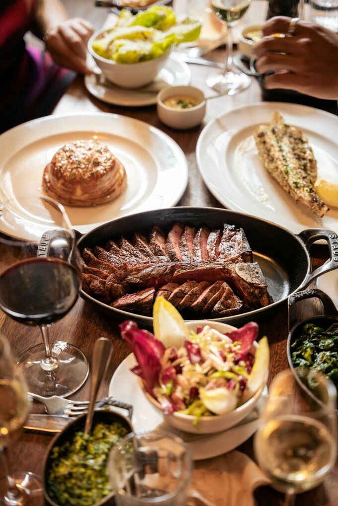 家計ひっ迫の英国、ロンドンのレストランは年末シーズンに意外な活況