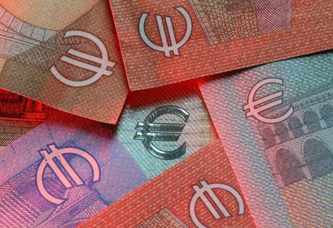 ヘッジファンド、グリーンランド巡る関税の脅し前にユーロ強気を解消