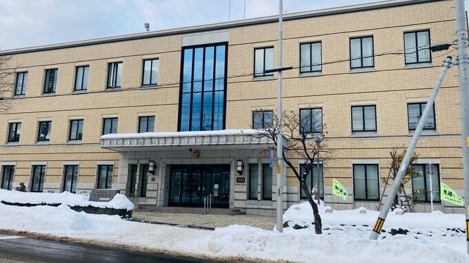 ニセ警官にインチキ逮捕状を見せられ「潔白を証明する必要がある」信じた50代女性が475万円振り込み…金がなくなり本物の警察に「私に逮捕状はでていますか」と相談で被害に気づく　|　北海道のニュース｜HBC北海道放送