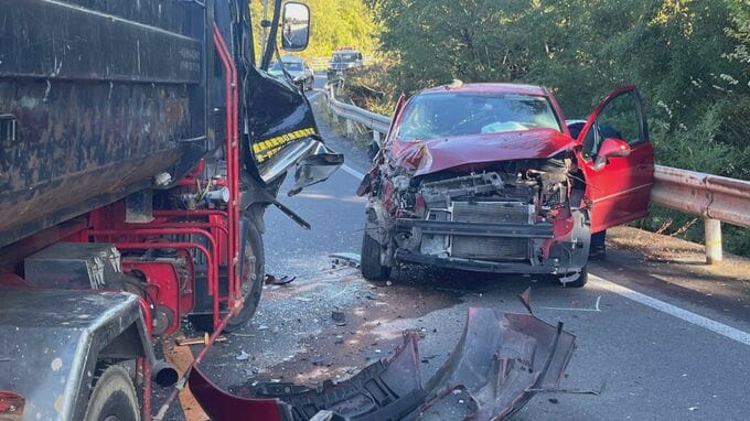 乗用車と中型トラックが衝突　小川村の通称「オリンピック道路」　80代男性が病院に搬送　長野　|　SBC NEWS | 長野のニュース | SBC信越放送