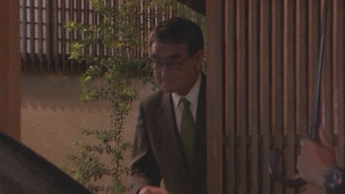 河野デジタル大臣が前回“岸田総理支持”の麻生派・鈴木財務大臣と会食　総裁選めぐり意見交換か