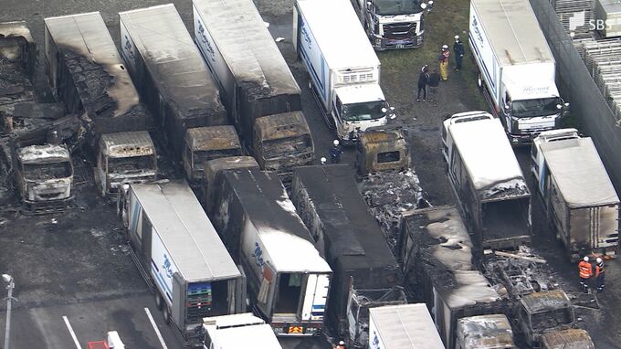 「炎、煙が見える」運送会社で駐車中のトラック17台焼く 倉庫や民家にも延焼、3時間半後鎮火＝静岡市清水区|TBS NEWS DIG