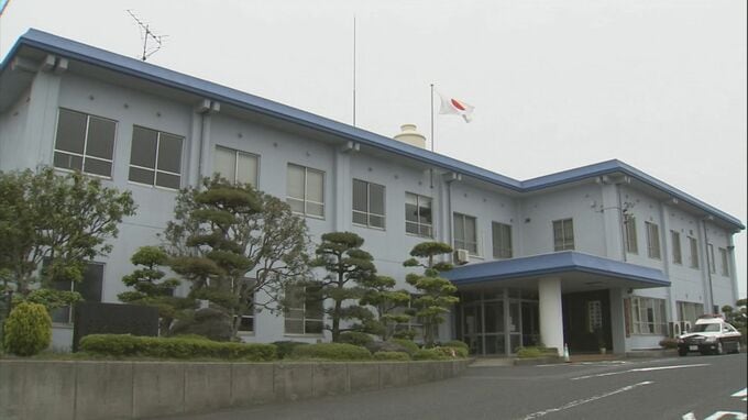 国道９号でガードパイプに衝突した軽自動車を発見…直立歩行も困難な男から酒の匂い　基準値の8倍超のアルコール検出　千葉県の無職の男逮捕　鳥取県鳥取市|TBS NEWS DIG