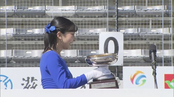 佳子さま　“琵琶湖カラー”の装いで　国スポ閉会式で天皇杯・皇后杯授与　国スポ→障スポにトーチの火が移る演出に拍手も|TBS NEWS DIG