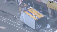 米ボストンでトラックが歩道に突っ込み横転　6人がけが| TBS CROSS DIG with Bloomberg