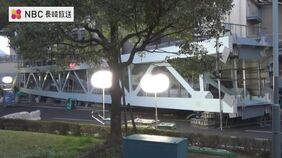 重さ140トン「橋げた」載せた台車が横転し道路ふさぎ、一時通行止めに　遠隔操作中　長崎県佐世保市|TBS NEWS DIG