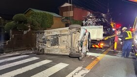 神奈川・平塚市で大型トラックが6台の車に突っ込む 「気を失っていたみたい」との証言も 4人軽傷|TBS NEWS DIG