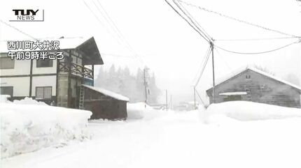 飛島への定期船は22日連続欠航 きょうの県内は多くの所で雪 朝早くから