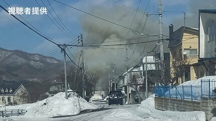 速報】住宅炎上「一戸建てから出火、1階から黒煙」延焼危険のため付近