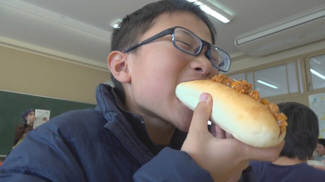「スラッピー・ジョー」、「コブサラダ」、「ポテトチャウダー」 給食で学ぼうアメリカ合衆国! 市内の小学校で特別授業 山梨市|TBS NEWS DIG
