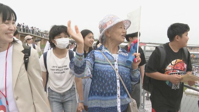 “万博おばあちゃん” 去年大阪･関西万博会場を案内した地元愛知･瀬戸市の小学6年生に再会 ｢この交流が万博から始まっていることに感謝｣|TBS NEWS DIG