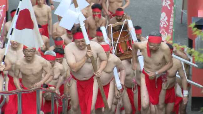 「締め込み姿が凛々しい」久留米市・高良大社に伝わる奇祭「へこかき祭り」 RKB記者も人生初のふんどしで参加し祭りの熱気を体感|TBS NEWS DIG