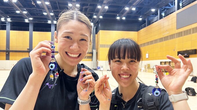 バレーボール女子日本代表アクバシュ監督が選手にサプライズ 「ここにいることは“スペシャル”なこと」|TBS NEWS DIG