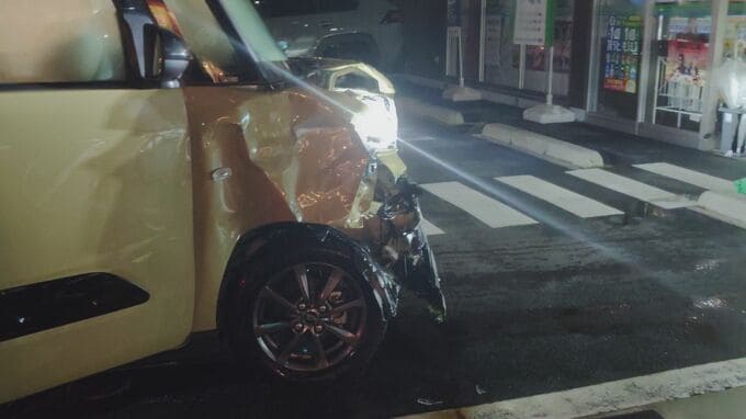 軽乗用車が歩行者をはねコンビニに突っ込む　歩行者の女性はけがも意識あり　広島|TBS NEWS DIG