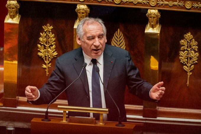 祝日カットで財政赤字削減、フランス首相が来年度予算方針で提案