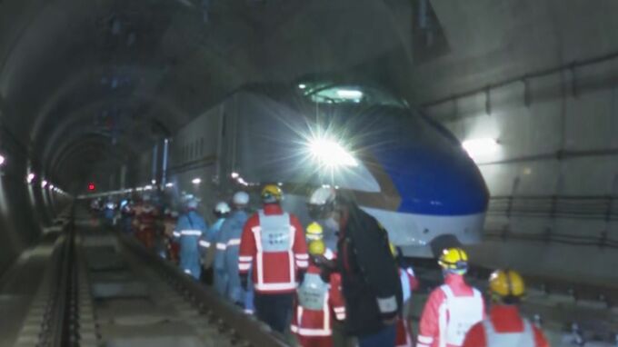 1万9760mのトンネル内で訓練…「線路内で脱線」北陸新幹線の延伸開業前に各地で訓練　|　石川県のニュース｜MRO北陸放送