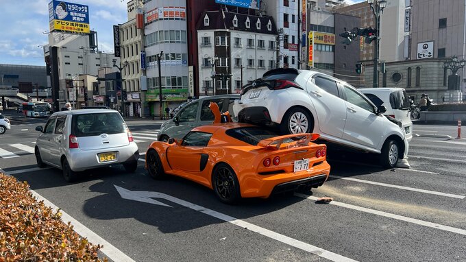 【速報】スポーツタイプの車が乗用車の下に…　宇都宮市で車4台が絡む事故　1人けが|TBS NEWS DIG