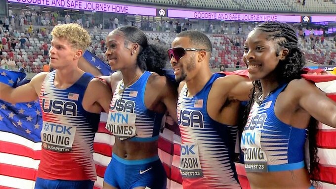 混合4×400mリレーで世界新！アメリカが3分08秒80で2大会ぶり金　ゴール直前で転倒のオランダかわす【世界陸上ブダペスト】|TBS NEWS DIG