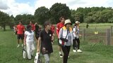 J3グルージャの選手と楽しく歩いて健康づくり 岩手・雫石町の小岩井農場でJリーグウォーキング|TBS NEWS DIG