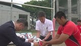 「このボールで練習して花園に」高校ラグビー部にボール寄付 印刷用インクの製造会社が地域貢献活動 山梨|TBS NEWS DIG