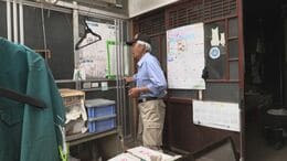 “クマと2、30秒間引き戸越しに格闘” 買い物から帰ると父親の寝室からクマ顔出す 袋入りクラッカーやかつお節が食い荒らされる 同じ家に1週間で3日出没 岩手・雫石|TBS NEWS DIG