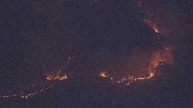 岩手・大槌町で山林火災 住宅など5棟に延焼　町が約2000人に避難指示 これまでにけが人なし|TBS NEWS DIG