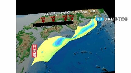 海岸と大巻波 南海トラフ巨大地震「次はこれまでより大きく、津波もすぐ来る恐れ