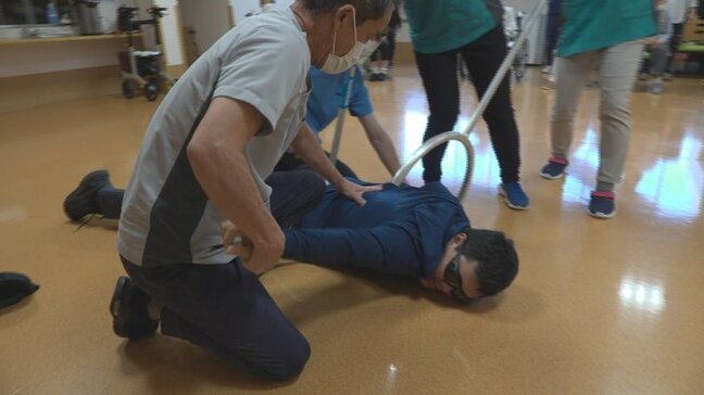 老人ホームで不審者対応訓練 通報から警察が到着するまで平均8分 その間の対応を確認 山梨|TBS NEWS DIG