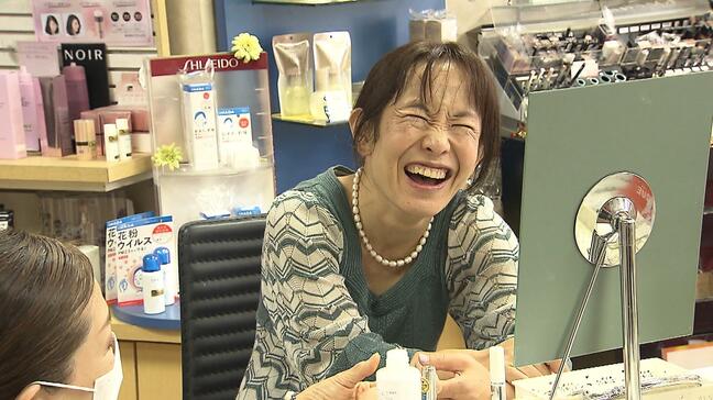 「4~5年は泣いて過ごした」視力を失い絶望した女性を救った『ブラインドメイク』自力でメイクすることが自信に..現在は飲食店でアルバイトも「仕事してる自分が好きだったのでうれしい」|TBS NEWS DIG