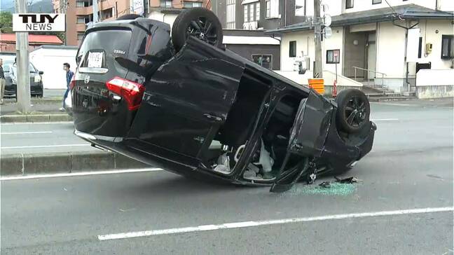 車2台が衝突　1台は横転、もう1台は歩道に乗り上げる　高齢の男女2人がケガ（山形市）|TBS NEWS DIG