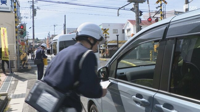 「必ず一時停止と前方スペースの確認を」踏切での事故防止呼びかけ 静岡鉄道や警察など＝静岡市清水区|TBS NEWS DIG